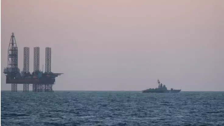Російський військовий катер вдерся у морську зону України (фото, відео)