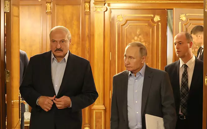 Лукашенко пожаловался на "имперские замашки" России