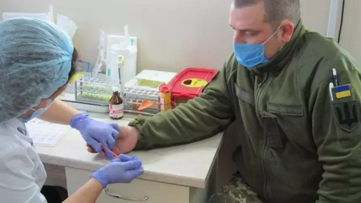 Борьба с коронавирусом: в Украине уже пытаются переливать кровь