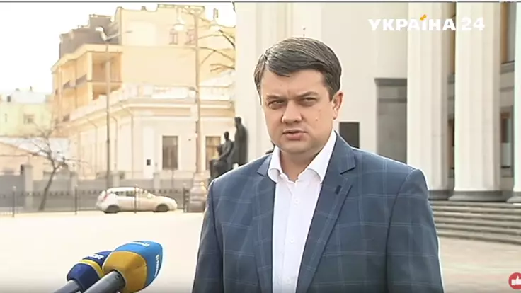 Разумков рассказал, на какой день перенесли заседание Рады - эксклюзивное видео