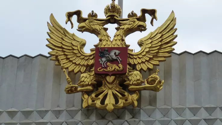 Россия решает две задачи - эксперт о раздаче паспортов РФ на Донбассе