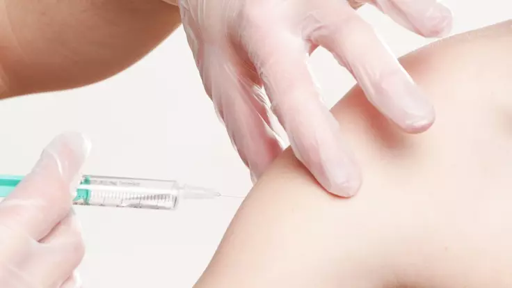 Вредна ли вакцинация: врач дал ответ