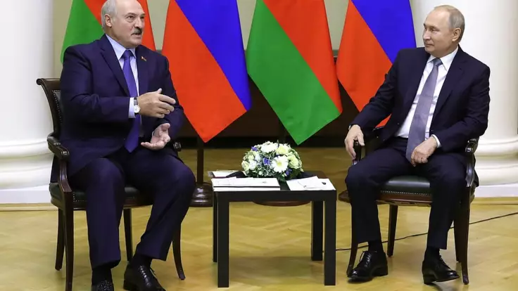 Путин обиделся на Лукашенко: Гордон о коварном плане России