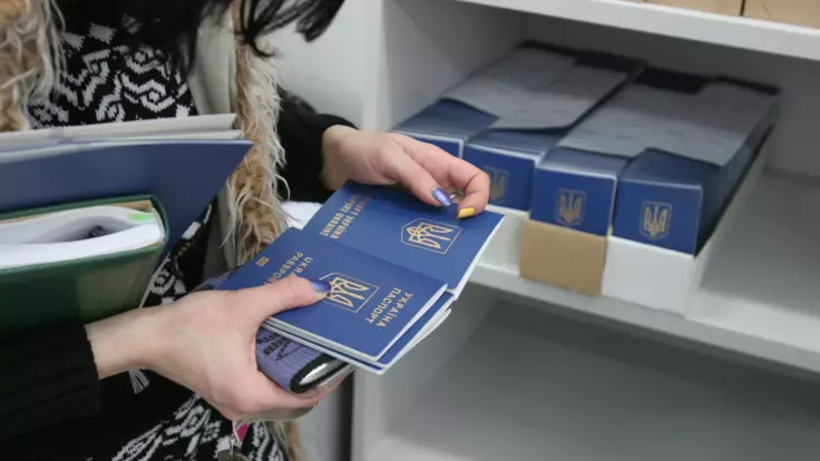 Лишение гражданства Украины из-за паспорта РФ: юрист объяснил, законно ли это