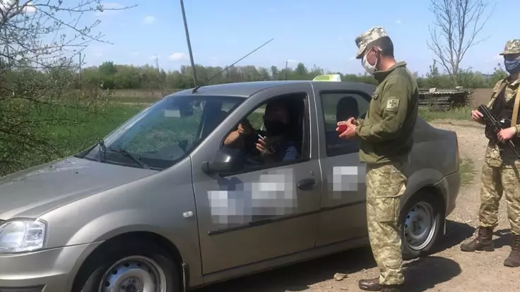 Боевики мешают: пограничники о ситуации на пунктах пропуска на Донбассе