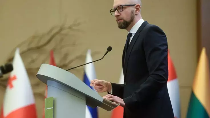 Россия должна быть в Гааге, а не на встрече "Большой семерки" — экс-премьер
