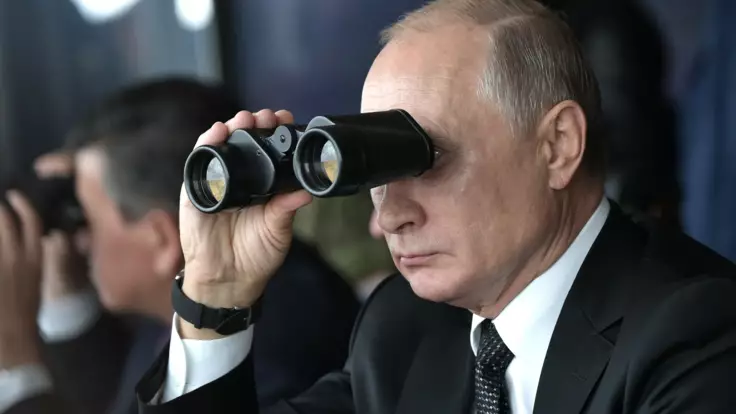 Путин спешит с поправками в Конституцию: политолог объяснил причину