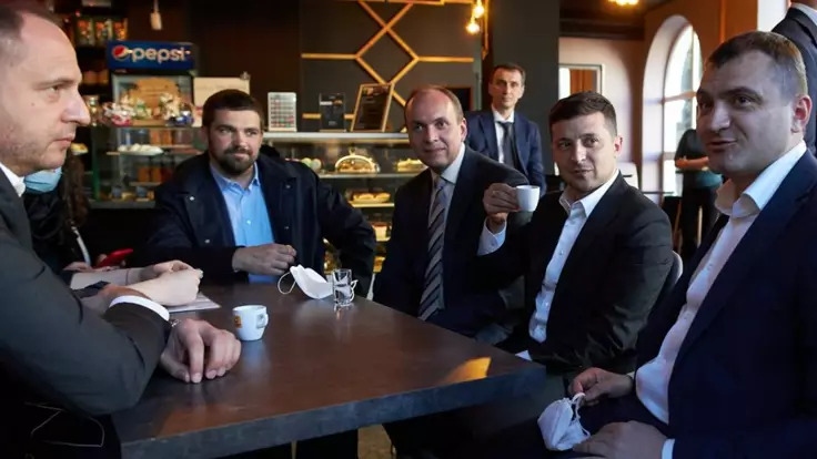 Сходив на каву - в МВС відреагували на "карантинне" фото Зеленського