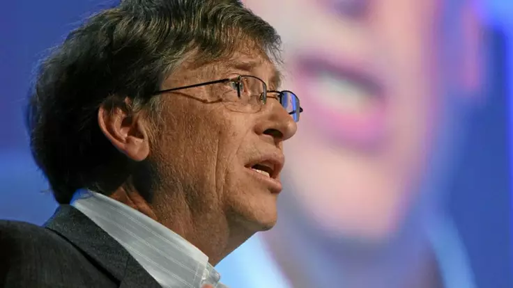 Билл Гейтс и чипы в вакцинах - эксперт рассказала, при чем здесь Россия