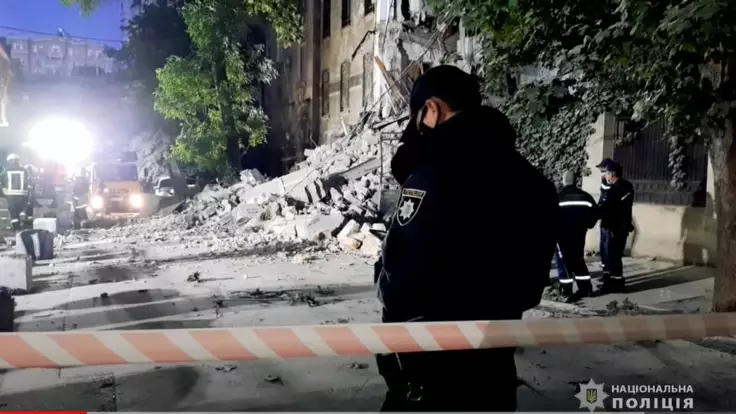 Обвал дома в центре Одессы: подробности и видео с места событий