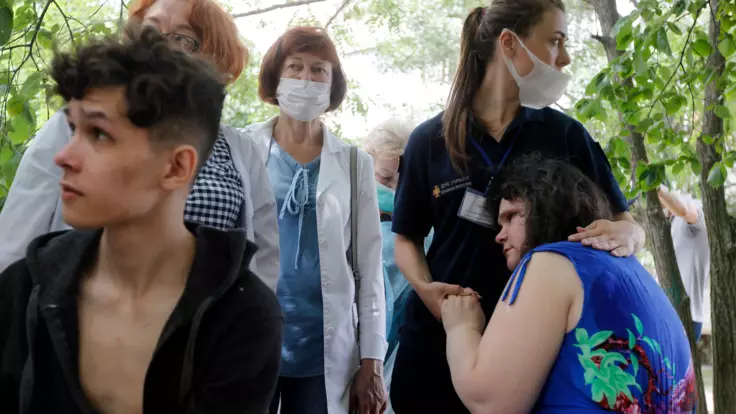 "Дали постельное, зубную щетку": что с эвакуированными после взрыва на Позняках