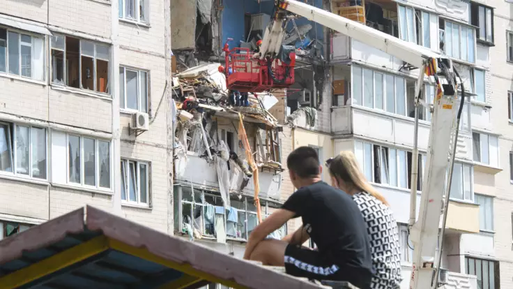 "Как в обычном общежитии": в каких условиях живут люди после взрыва на Позняках