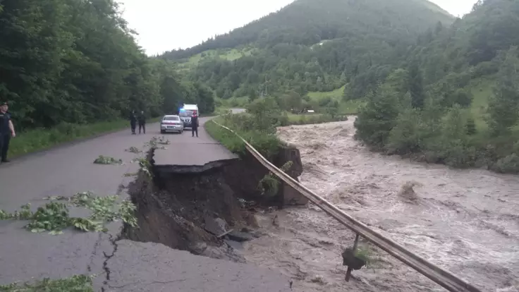 "Ситуация чрезвычайно сложная" — власти Ивано-Франковщины о потопе