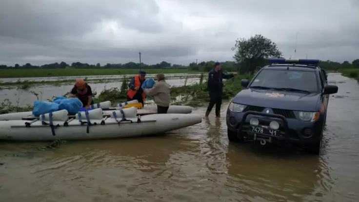 Рятувальники качають воду: нові подробиці про ситуацію на Закарпатті
