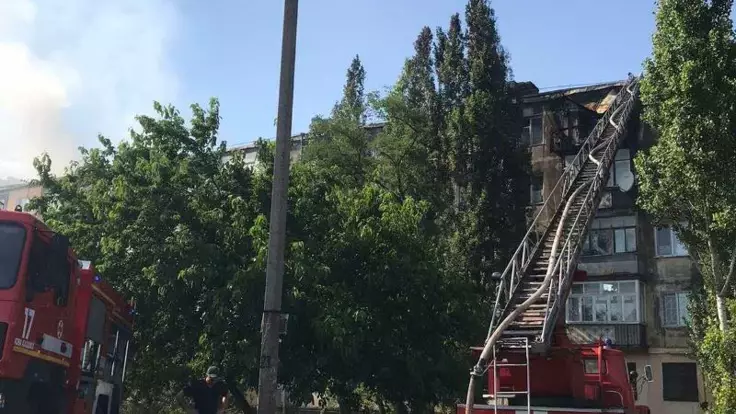 Шифер летел на голову, смола текла — жители о масштабном пожаре в Новой Каховке