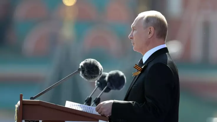 "Путин пишет свой "Майн Кампф": что говорят о статье президента России
