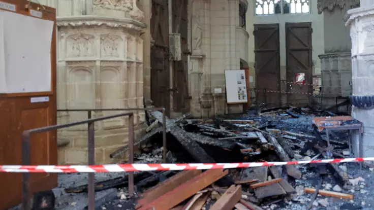 Задержан подозреваемый в поджоге собора во Франции
