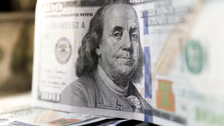 Курс валют в Украине: экономист объяснил, что происходит с долларом