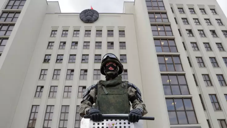 "Власть совсем заболела": белорусский оппозиционер о решении использовать армию