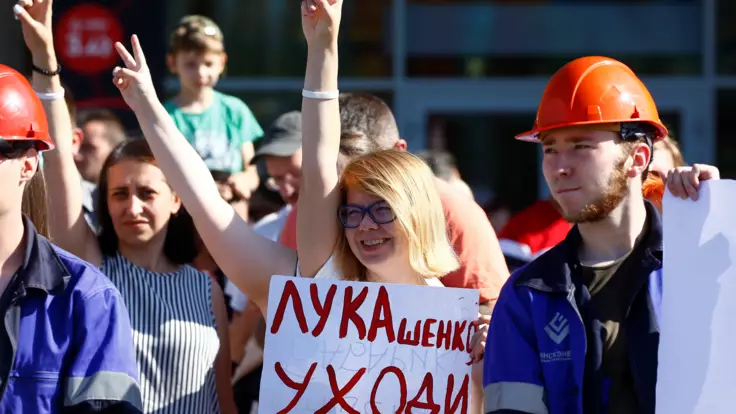 Протесты в Беларуси разделили мир на три части - эксперт