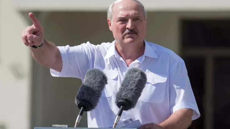 Лукашенко пугает Украиной - международник о событиях в Беларуси