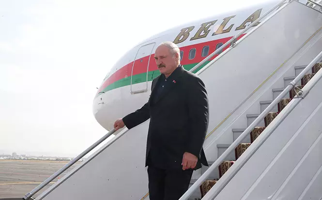 Протесты в Беларуси: появилась версия, куда летал самолет Лукашенко