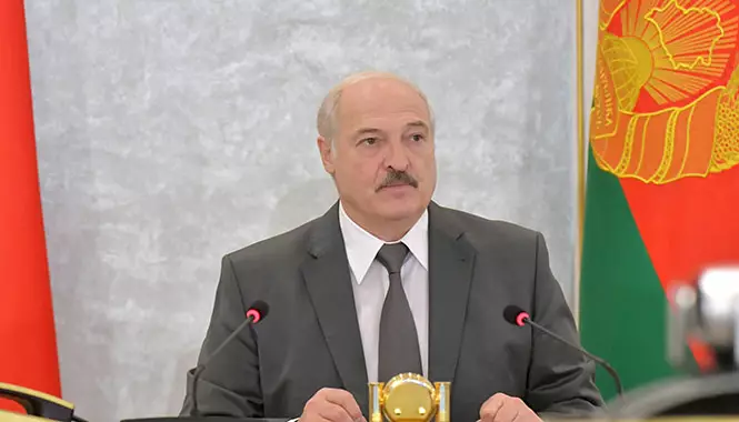 Лукашенко ведет себя мудрее, чем Янукович — эксперт о протестах в Беларуси