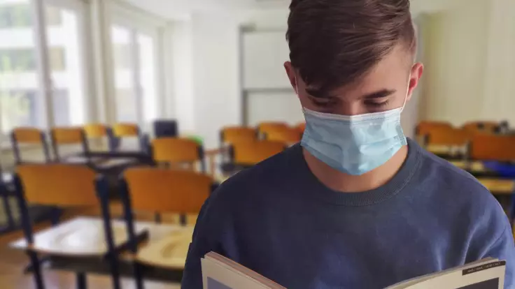 Школа и коронавирус: врач дал советы, как уберечь ребенка от заражения