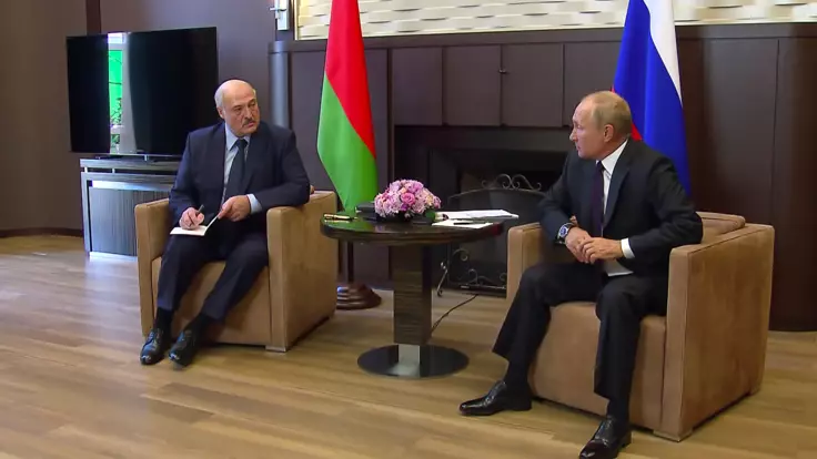 Подарок для Кремля - эксперты объяснили, чего ждать от поездки Лукашенко к Путину