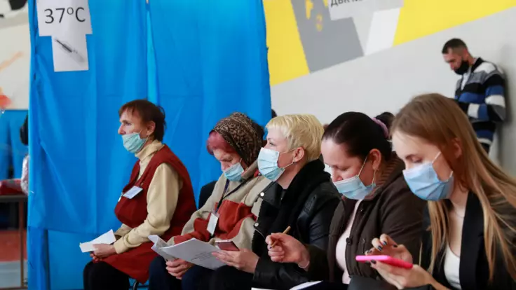 Явка критически низкая: как выбирают мэров в 11 городах Украины