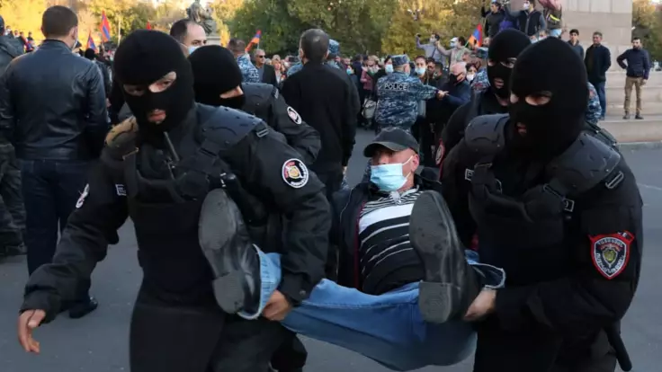 "Он политический труп": в Армении идут массовые протесты против премьера