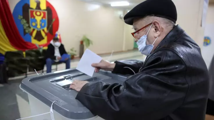 Выборы в Молдове начались с гвоздей: подробности голосования
