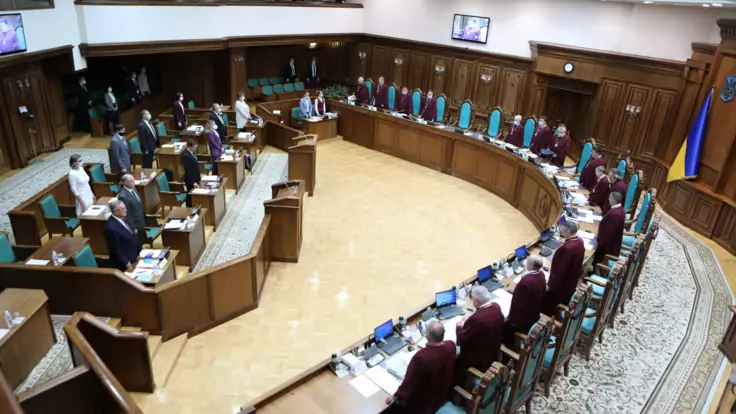 Продолжение скандала в КСУ: у Зеленского жестко ответили уволенным судьям