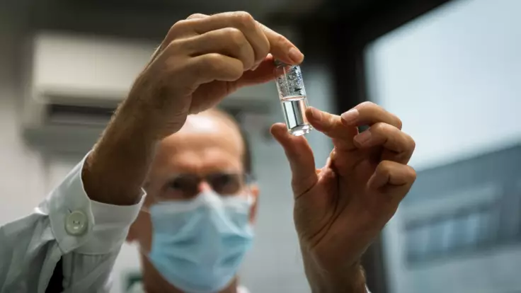 "Секретные рецепты КГБ" — Арахамия высказался о российской вакцине от коронавируса