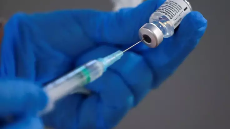 Вакцинация не спасает от коронавируса полностью — детали от экс-министра