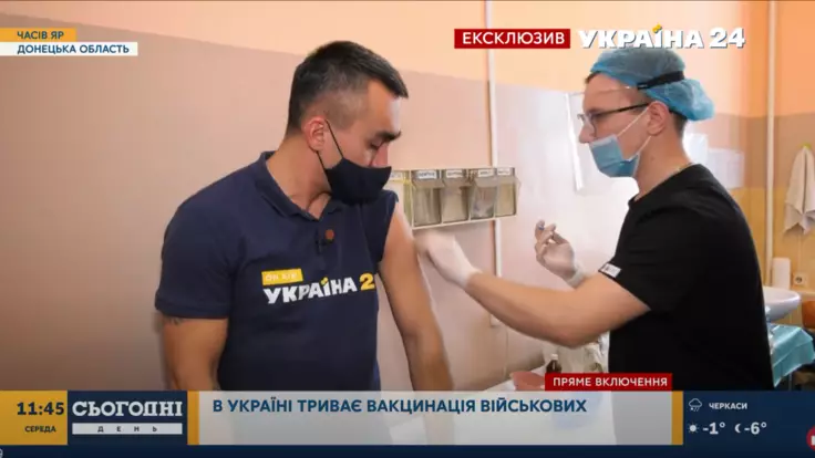 Ломота, озноб, головная боль: корреспондент "Сегодня" об ощущениях после вакцинации