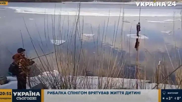 "До сих пор дрожат руки": киевский рыбак рассказал, как спас ребенка на льдине