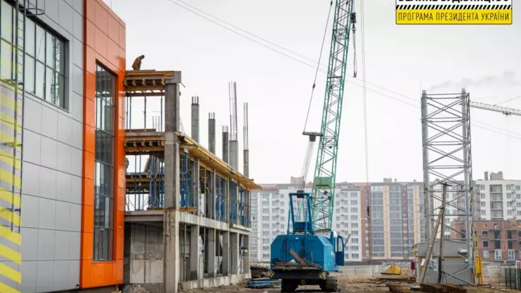 На Днепропетровщине по программе Зеленского строят трехэтажный бассейн