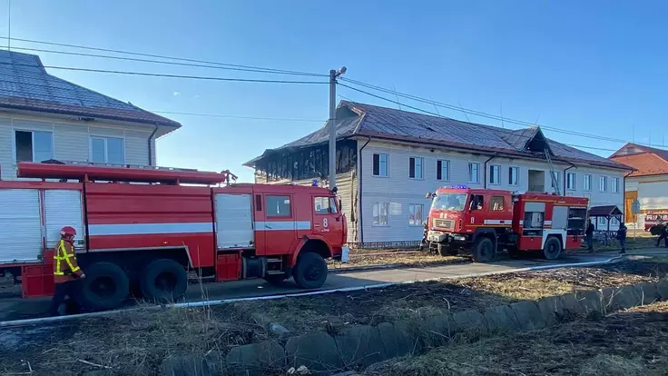На Закарпатье вспыхнул пожар в жилом комплексе для переселенцев: подробности