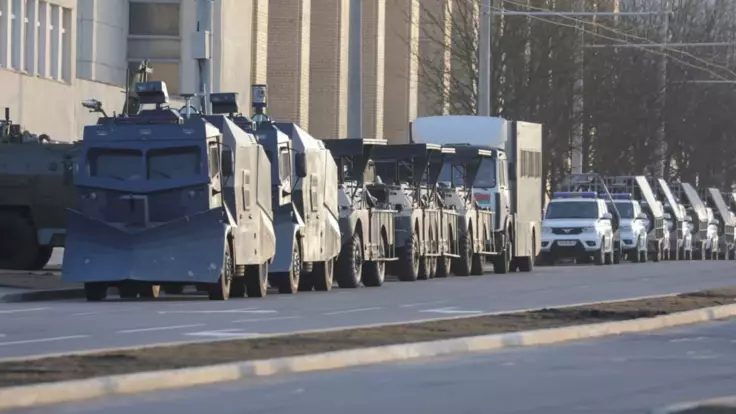 Водометы и боевая техника в Минске – политолог рассказал, что происходит в Беларуси