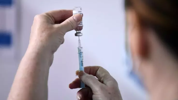 Pfizer и Moderna планируют третью вакцинацию от коронавируса: эксперт раскрыл детали