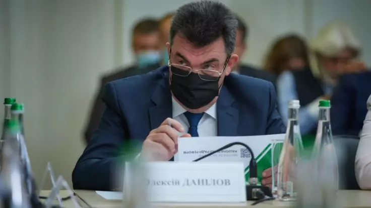 Данилов о санкциях СНБО: мы не принимаем политических решений
