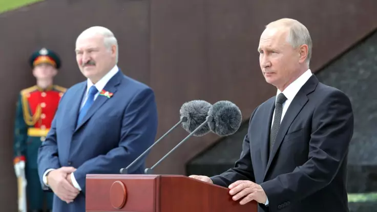 Лукашенко нельзя толкнуть к Путину, потому что он уже там - экс-министр