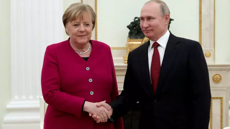 Меркель перешла на сторону агрессора - экс-советник Путина о переговорах в Москве