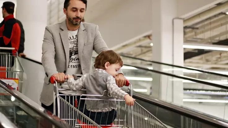 Хитрощі супермаркетів: як людей змушують купувати більше