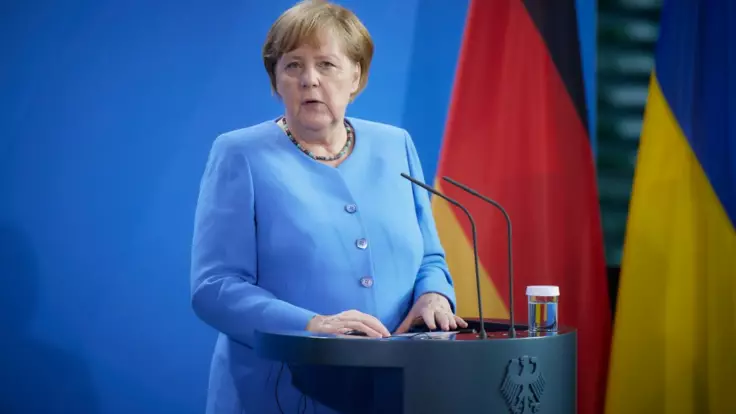 Меркель не будет полезна Украине – эксперт о переговорах с Путиным