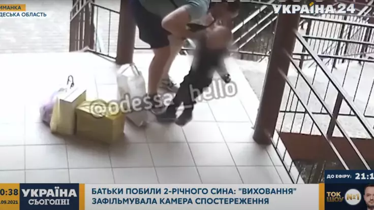 Родителей, избивших двухлетнего ребенка, накажут: новые подробности скандала под Одессой