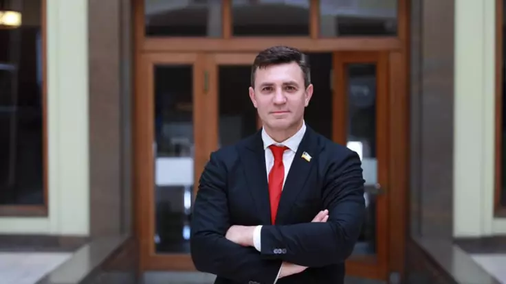 Тищенко могут исключить из "Слуги народа" за драку с Леросом - нардеп