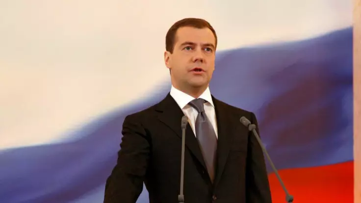 Без Путина не обошлось - экс-министр объяснил статью Медведева об Украине